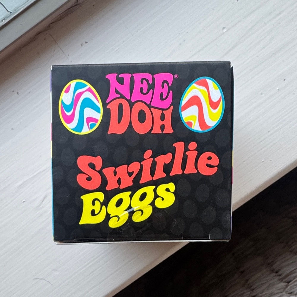 BNIB- Swirlie Eggs Purple & White Stress Egg - Squeeze Toy - Picture 5 of 6